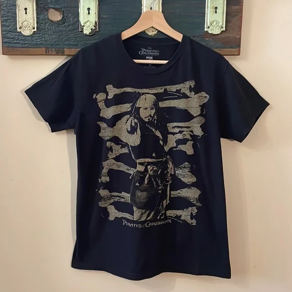 Disney Pirates of the Caribbean Johnny Depp T-Shirt Size Medium - Picture 2 of 9